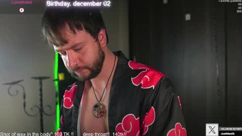 Snapshot of just_your_dreamboy chatting on 11-24-25, 12:10 Maxi online show from 11-24-25, 12:10