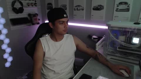 Snapshot of justagamerxxx chatting on 11-15-25, 07:10 Rhys online show from 11-15-25, 07:10