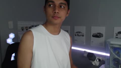 Snapshot of justagamerxxx chatting on 11-19-25, 07:58 Rhys online show from 11-19-25, 07:58