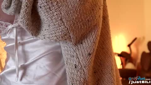 Snapshot of justbecauseiloveit chatting on 10-09-25, 06:11 Billie B William online show from 10-09-25, 06:11