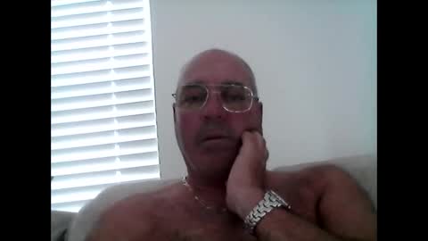 Snapshot of justcallmemarcus chatting on 12-17-25, 06:36 justcallmemarcus online show from 12-17-25, 06:36