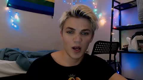 Snapshot of justin_cutie chatting on 12-04-25, 04:59 U bf Justin online show from 12-04-25, 04:59