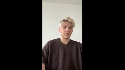 Snapshot of justin_cutie chatting on 12-14-25, 01:49 U bf Justin online show from 12-14-25, 01:49