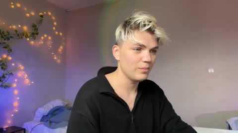 Snapshot of justin_cutie chatting on 12-17-25, 09:48 U bf Justin online show from 12-17-25, 09:48