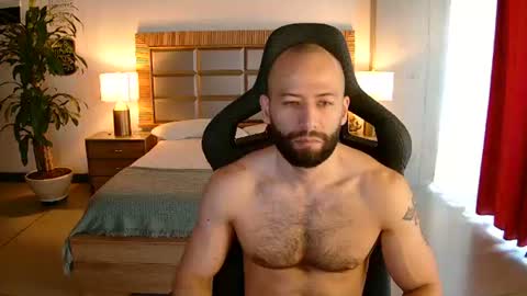 Snapshot of justin_hton chatting on 08-05-26, 12:41 Justin online show from 08-05-26, 12:41