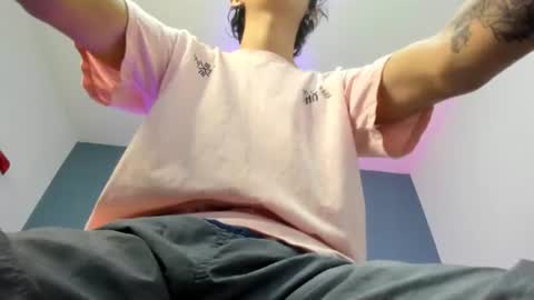Snapshot of justin_twink20 chatting on 06-19-26, 02:43 JUSTIN online show from 06-19-26, 02:43