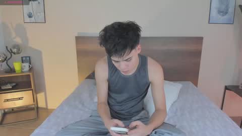 Snapshot of justinbiler chatting on 09-11-25, 12:27 Justin online show from 09-11-25, 12:27