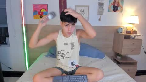 Snapshot of justinbiler chatting on 10-10-25, 01:10 Justin online show from 10-10-25, 01:10