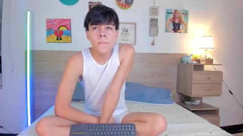 Snapshot of justinbiler chatting on 10-12-25, 12:48 Justin online show from 10-12-25, 12:48