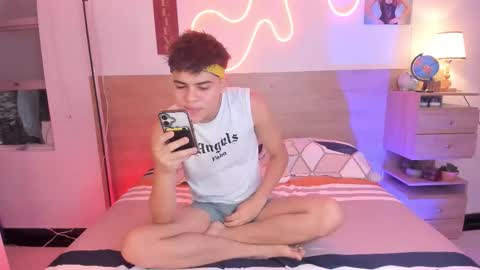 Snapshot of justinbiler chatting on 10-21-25, 01:56 Justin online show from 10-21-25, 01:56