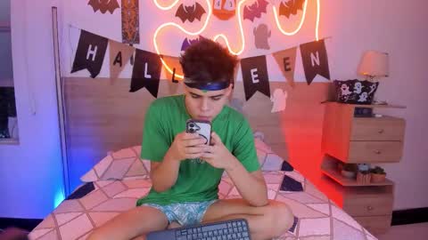 Snapshot of justinbiler chatting on 10-24-25, 12:34 Justin online show from 10-24-25, 12:34