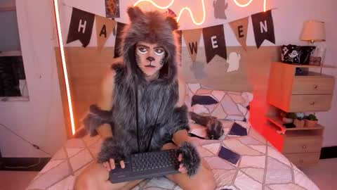 Snapshot of justinbiler chatting on 10-31-25, 01:23 Justin online show from 10-31-25, 01:23