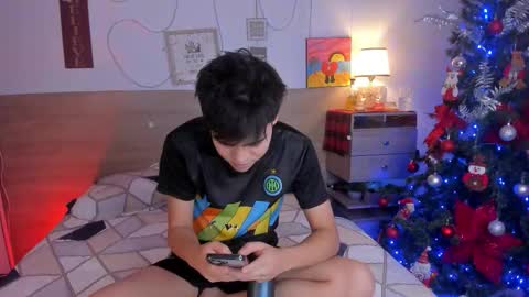 Snapshot of justinbiler chatting on 11-10-25, 12:26 Justin online show from 11-10-25, 12:26