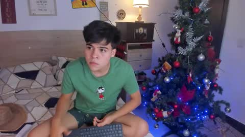 Snapshot of justinbiler chatting on 12-15-25, 12:37 Justin online show from 12-15-25, 12:37