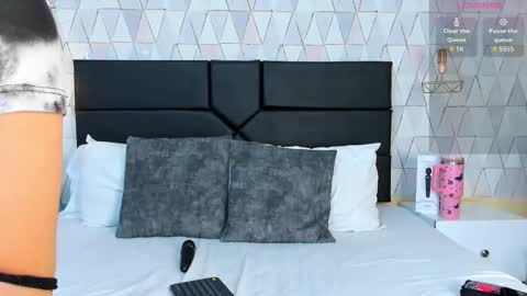 Justine online show from 11-26-25, 04:02