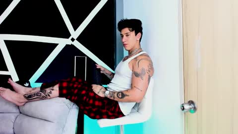 Snapshot of justinfuller_31 chatting on 10-12-25, 09:25 justinfuller_31 online show from 10-12-25, 09:25