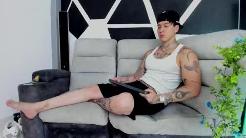 justinfuller_31 online show from 11-02-25, 09:06