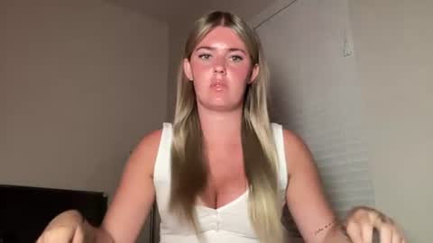 Snapshot of justlaciexx chatting on 07-16-26, 02:17 Lacie online show from 07-16-26, 02:17