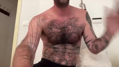 Snapshot of justmeandyou00 chatting on 10-13-25, 01:33 justmeandyou00 online show from 10-13-25, 01:33