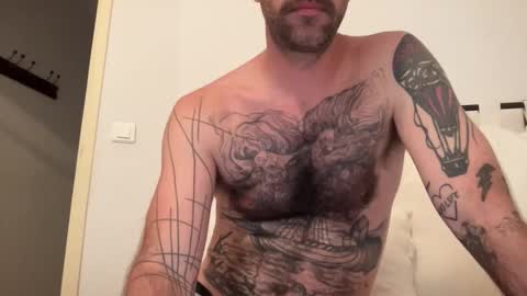 Snapshot of justmeandyou00 chatting on 10-22-25, 09:53 justmeandyou00 online show from 10-22-25, 09:53