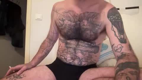 Snapshot of justmeandyou00 chatting on 12-19-25, 11:06 justmeandyou00 online show from 12-19-25, 11:06