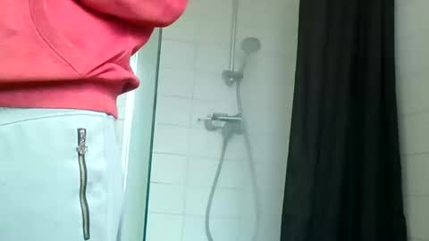 Snapshot of justmehere077 chatting on 12-18-24, 11:24 justmehere077 online show from 12-18-24, 11:24