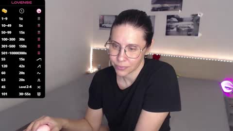 Snapshot of justmexy7 chatting on 05-12-26, 04:15 Julie online show from 05-12-26, 04:15