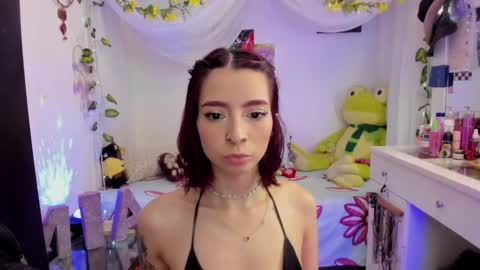 Snapshot of justmia_ chatting on 12-20-25, 12:07 Mia online show from 12-20-25, 12:07