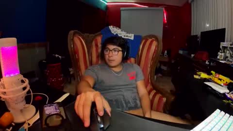 Snapshot of justsky117 chatting on 12-20-25, 01:02 justsky117 online show from 12-20-25, 01:02