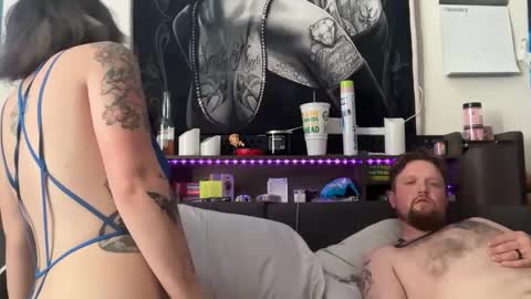 Snapshot of justthejohnsons chatting on 01-11-26, 08:47 justthejohnsons online show from 01-11-26, 08:47