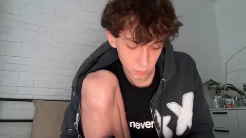 Snapshot of jw0nder chatting on 03-20-26, 02:33 JW online show from 03-20-26, 02:33