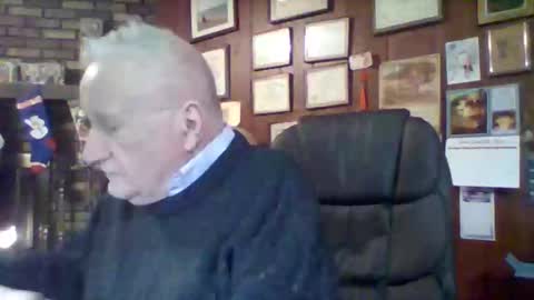 Snapshot of jywisco chatting on 12-18-24, 03:04 jywisco online show from 12-18-24, 03:04