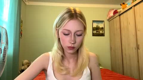 Snapshot of kacicasal chatting on 06-19-26, 02:21 Mia 1st day here online show from 06-19-26, 02:21