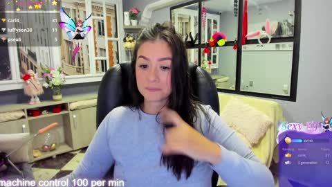 Snapshot of kagomme_h chatting on 12-18-24, 04:53 Antonella online show from 12-18-24, 04:53