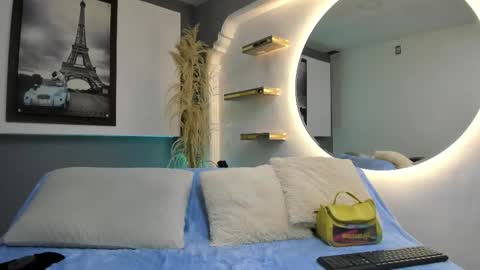 Snapshot of kagomme_h chatting on 09-20-25, 10:05 Antonella online show from 09-20-25, 10:05