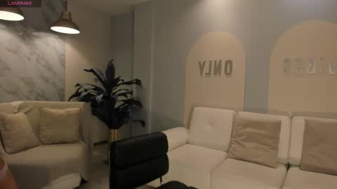 Kaia Ferreira online show from 12-22-25, 11:51