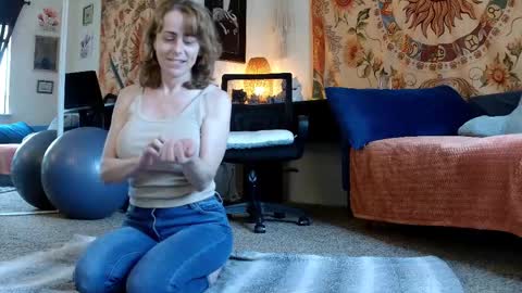 Snapshot of kalikushdreamz chatting on 02-14-25, 04:52 Tara Smith online show from 02-14-25, 04:52