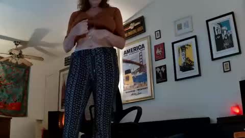 Snapshot of kalikushdreamz chatting on 10-27-25, 03:49 Tara Smith online show from 10-27-25, 03:49