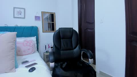 Kamilalopez online show from 04-16-26, 09:50