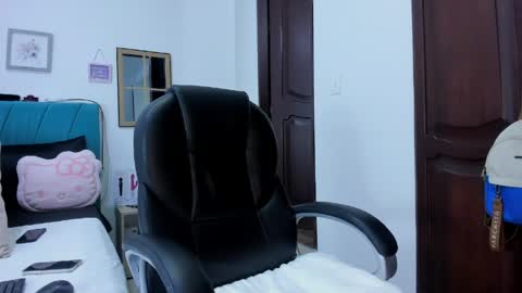 Snapshot of kam_lopez chatting on 05-19-26, 10:27 Kamilalopez online show from 05-19-26, 10:27