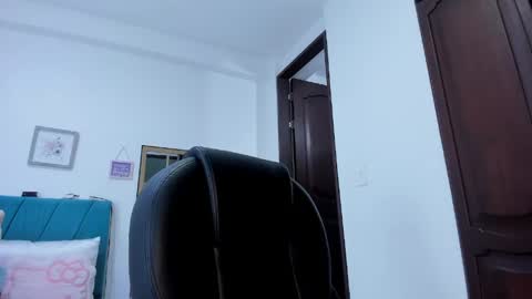 Snapshot of kam_lopez chatting on 06-01-26, 10:44 Kamilalopez online show from 06-01-26, 10:44