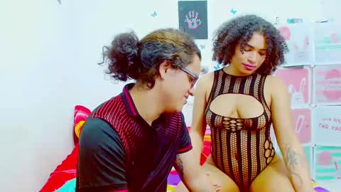 Snapshot of kami_chigiri chatting on 12-23-24, 12:14 Dante and Carolina independient model online show from 12-23-24, 12:14