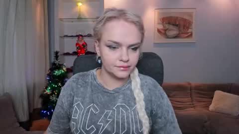 Camila online show from 12-23-25, 06:22