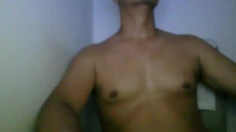 Snapshot of kamilo69_ chatting on 12-19-25, 03:35 Kamilo online show from 12-19-25, 03:35