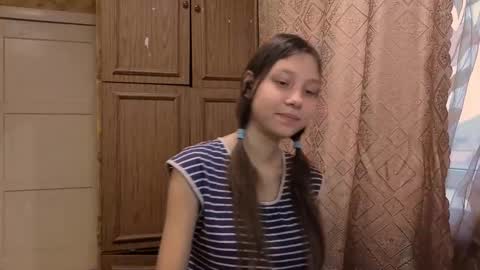 Mari  Simmons online show from 10-29-25, 03:09