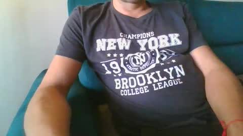 Snapshot of kanaletto chatting on 11-26-25, 09:54 Mario online show from 11-26-25, 09:54