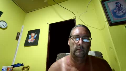 Snapshot of kansasfarmer1 chatting on 10-15-25, 09:20 kansasfarmer1 online show from 10-15-25, 09:20