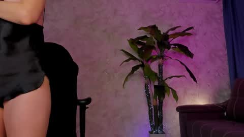 Emma online show from 02-25-25, 01:52