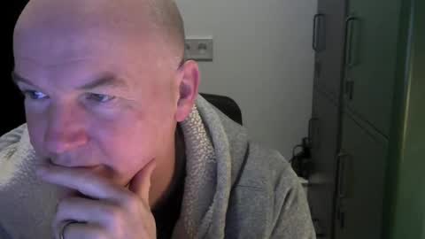 Robbie online show from 01-16-25, 05:32