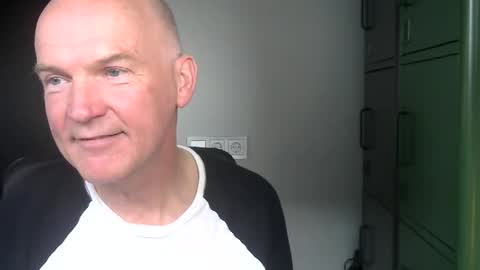 Robbie online show from 03-11-25, 03:34